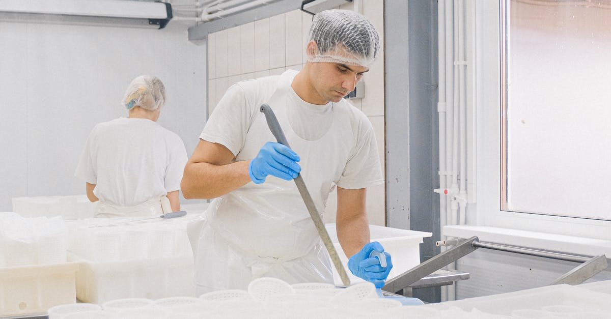 Review of Technologies for Temperature Control in Food Distribution